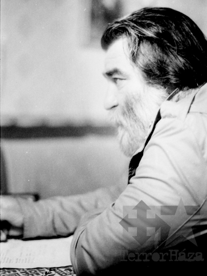 THM-BJ-02240 - Sára Sándor "Sír az út előttem" című dokumentumfilm-sorozat forgatása Izményben az 1980-as években
