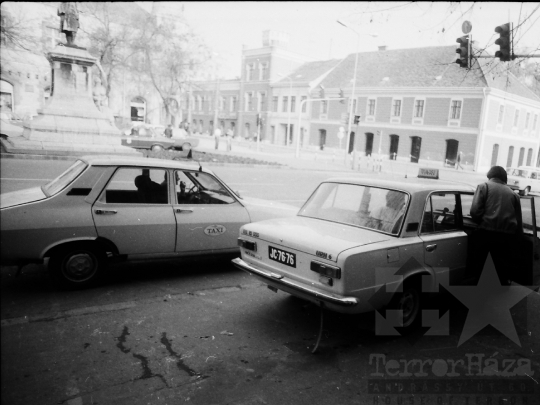 THM-BJ-02245 - Taxiállomás Szekszárdon az 1980-as években