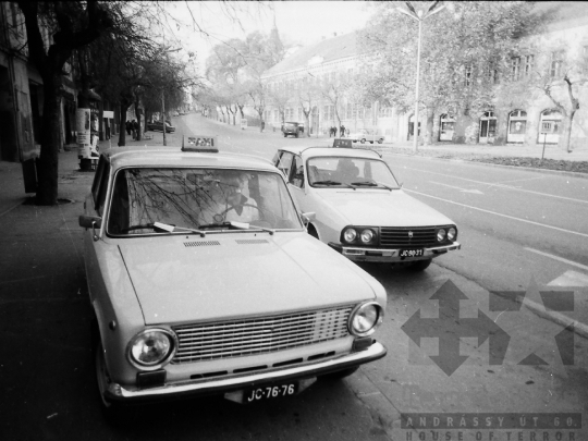 THM-BJ-02246 - Taxiállomás Szekszárdon az 1980-as években