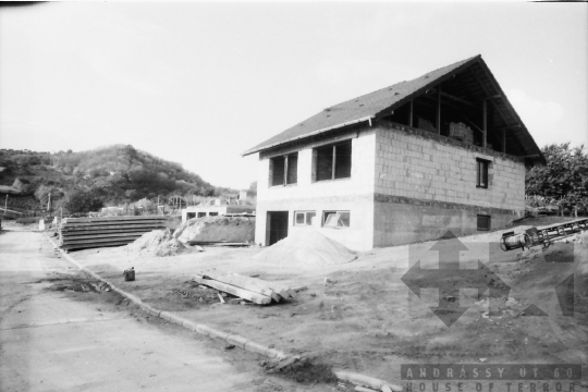 THM-BJ-02250 - Családi ház építése Szekszárdon az 1980-as években 