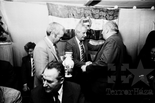 THM-BJ-02277 - Várongi Petőfi Mezőgazdasági Termelőszövetkezet zárszámadó közgyűlése az 1980-as években 