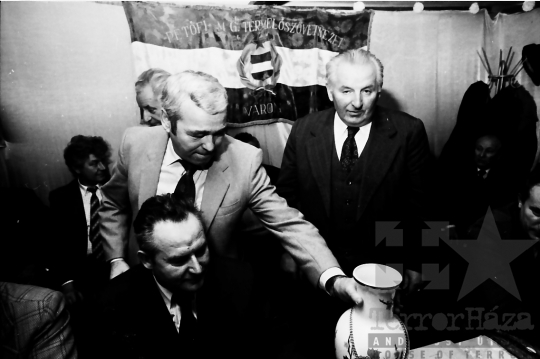 THM-BJ-02278 - Várongi Petőfi Mezőgazdasági Termelőszövetkezet zárszámadó közgyűlése az 1980-as években 
