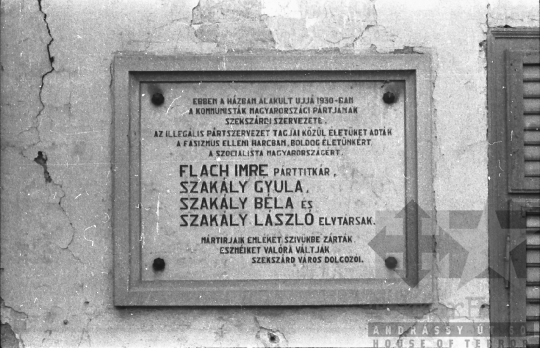 THM-BJ-02324 - Emléktábla Szekszárdon az 1960-as években