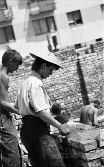 THM-BJ-02372 - A Tartsay Vilmos lakótelep építése Szekszárdon az 1960-as években 