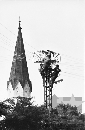 THM-BJ-02392 - Villanyszerelők Decsen az 1960-as években 