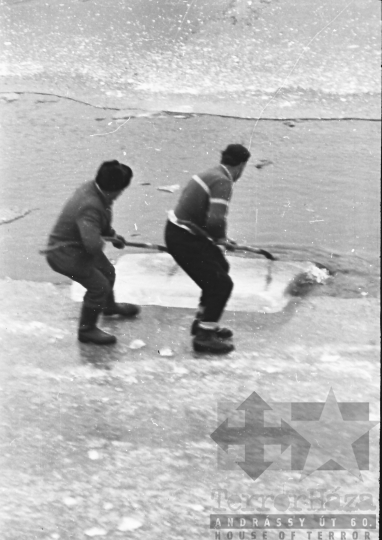 THM-BJ-02418 - Téli jégvágók a Csörge-tónál az 1960-as években