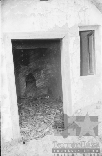 THM-BJ-02432 - Elhagyott barlanglakások Mórágyon az 1960-as években
