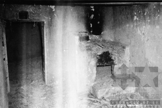 THM-BJ-02433 - Elhagyott barlanglakások Mórágyon az 1960-as években