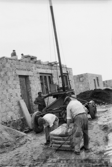 THM-BJ-02457 - Családi ház építése Bátaszéken az 1960-as években 