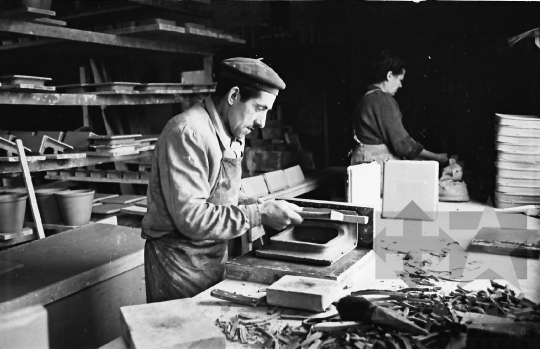 THM-BJ-02473 - Tolna megyei Építőanyagipari Vállalat csatári kerámiaüzeme az 1960-as években