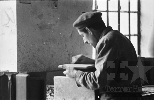 THM-BJ-02474 - Tolna megyei Építőanyagipari Vállalat csatári kerámiaüzeme az 1960-as években