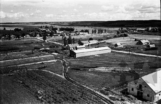 THM-BJ-02540 - Új telep épülete a nagykónyi termelőszövetkezetben az 1960-as években 