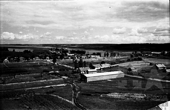 THM-BJ-02541 - Új telep épülete a nagykónyi termelőszövetkezetben az 1960-as években 