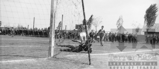 THM-BJ-02563 -  Szekszárdi Petőfi SK- Mázai Bányász futballmérkőzés Szekszárdon az 1960-as években