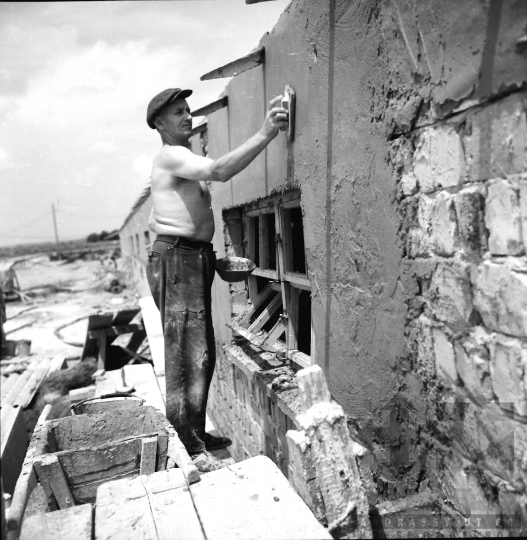 THM-BJ-02622 - Munka a nagyszokolyi termelőszövetkezetben az 1960-as években 