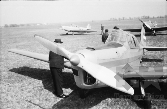 THM-BJ-02779 -  Őcsényi repülőtér az 1960-as években
