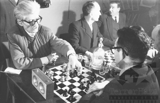 THM-BJ-02789 -  Sakkbajnokság Szekszárdon az 1960-as években
