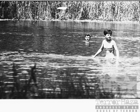 THM-BJ-02804 - Nyaralás a Csörge-tónál az 1960-as években
