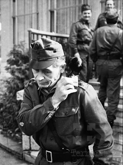 THM-BJ-03080 - Katonai cenzorok a balatonaligai pártüdülőben az 1970-es években 