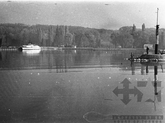 THM-BJ-03081 - Katonai cenzorok a balatonaligai pártüdülőben az 1970-es években 