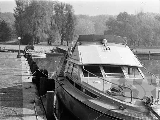 THM-BJ-03098 - Katonai cenzorok a balatonaligai pártüdülőben az 1970-es években 