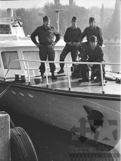 THM-BJ-03099 - Katonai cenzorok a balatonaligai pártüdülőben az 1970-es években 