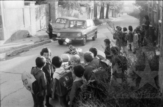 THM-BJ-03122 - Szekszárdi Bocskai utcai általános iskolások az 1980-as években