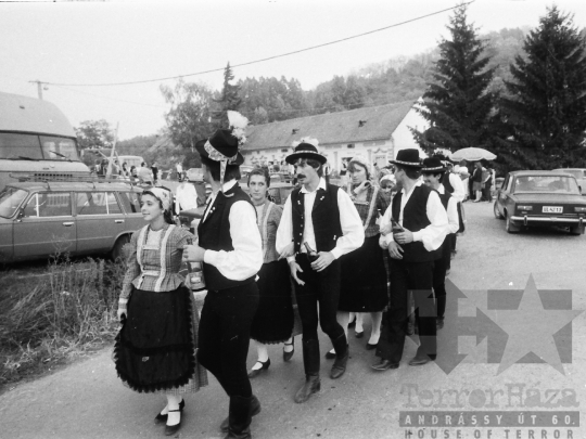 THM-BJ-03177 - Helyi tánccsoport rendezvénye Mórágyon az 1980-as években