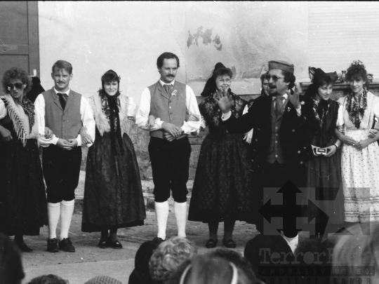 THM-BJ-03183 - Helyi tánccsoport rendezvénye Mórágyon az 1980-as években