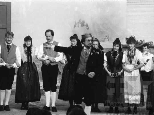 THM-BJ-03187 - Helyi tánccsoport rendezvénye Mórágyon az 1980-as években