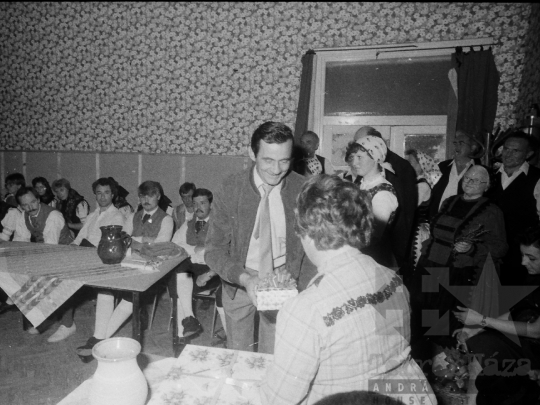 THM-BJ-03191 - Helyi tánccsoport rendezvénye Mórágyon az 1980-as években