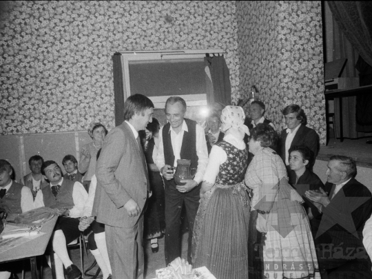 THM-BJ-03192 - Helyi tánccsoport rendezvénye Mórágyon az 1980-as években