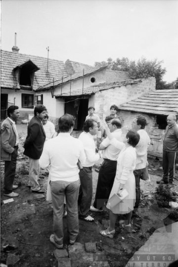 THM-BJ-03243 - Házbontásokat megelőző árverés Szekszárdon az 1980-as években