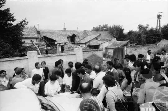 THM-BJ-03252 - Házbontásokat megelőző árverés Szekszárdon az 1980-as években