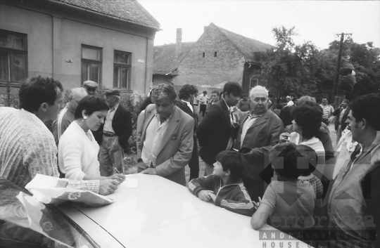 THM-BJ-03280 - Házbontásokat megelőző árverés Szekszárdon az 1980-as években