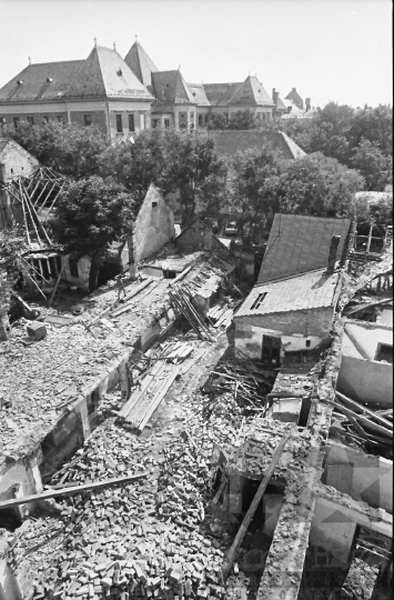 THM-BJ-03293 - Régi házak bontása Szekszárdon az 1980-as években 