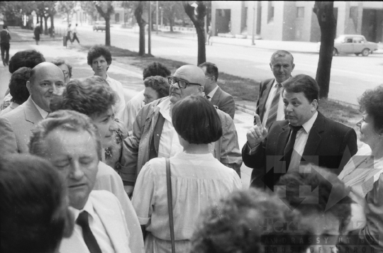 THM-BJ-03305 - Harmincéves érettségi találkozó a szekszárdi Garay János Gimnáziumban az 1980-as években