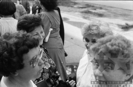 THM-BJ-03307 - Harmincéves érettségi találkozó a szekszárdi Garay János Gimnáziumban az 1980-as években