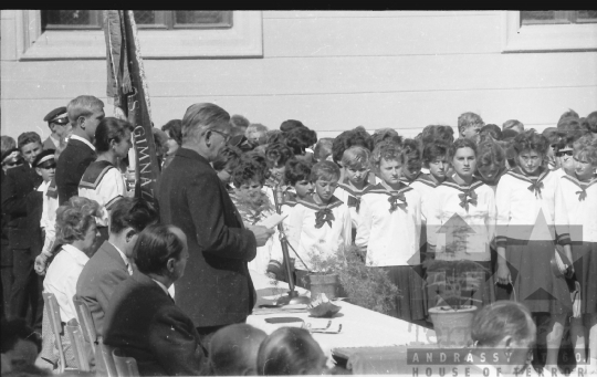 THM-BJ-03345a - Évnyitó a szekszárdi Garay János Gimnáziumban az 1960-as években