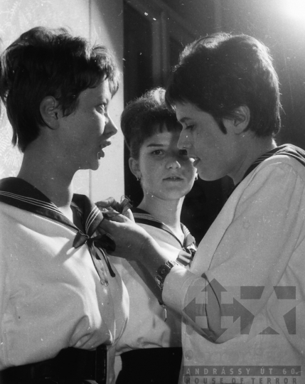 THM-BJ-03366 - Ballagás a szekszárdi Garay János Gimnáziumban az 1960-as években