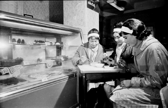 THM-BJ-03477 - Szekszárdi presszó az 1960-as években