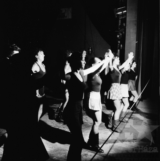 THM-BJ-03479 - Bartina néptánccsoport próbája Szekszárdon az 1970-es években