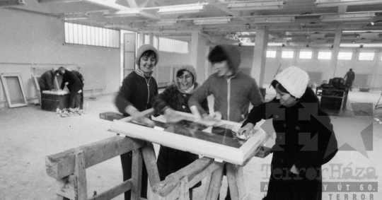 THM-BJ-03524 - Társadalmi  munka egy szekszárdi üzemcsarnokban az 1970-es években 