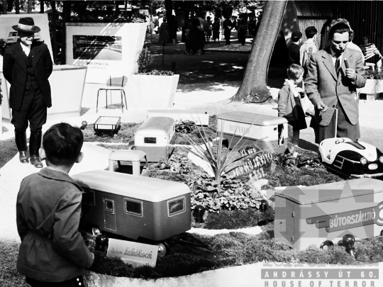 THM-BJ-03582 - Járműmodell-kiállítás Budapesten az 1960-as években