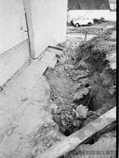 THM-BJ-03618 - Beszakadt út javítása Szekszárdon az 1960-as években