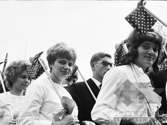 THM-BJ-03638 - Ballagás a szekszárdi Közgazdasági Technikumban az 1960-as években