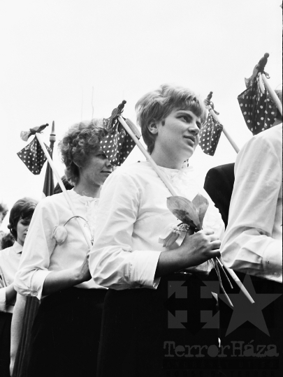 THM-BJ-03639 - Ballagás a szekszárdi Közgazdasági Technikumban az 1960-as években