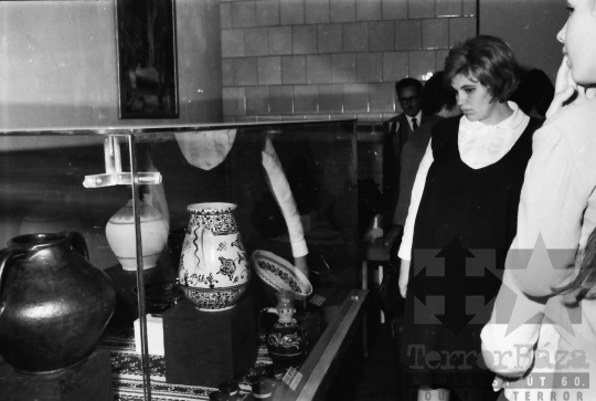 THM-BJ-03660 - Népművészeti kiállítás Pécsváradon az 1960-as években