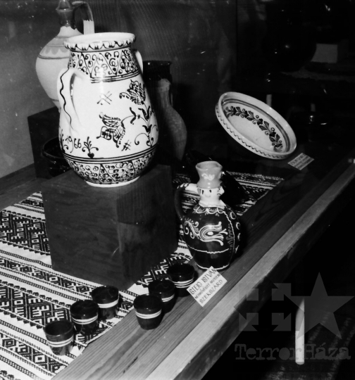 THM-BJ-03661 - Népművészeti kiállítás Pécsváradon az 1960-as években