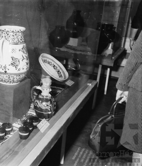 THM-BJ-03663 - Népművészeti kiállítás Pécsváradon az 1960-as években